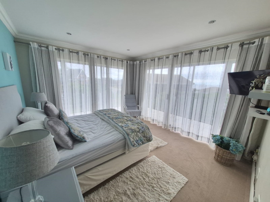 3 Bedroom Property for Sale in Boggomsbaai Western Cape